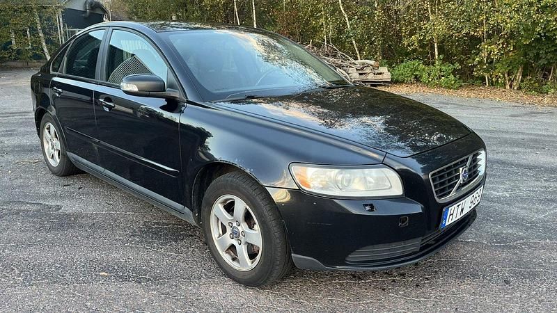 Svart Begagnad 2009 Volvo S40 Sedan | 24 500 kr (Bra pris) - Bild 1/4