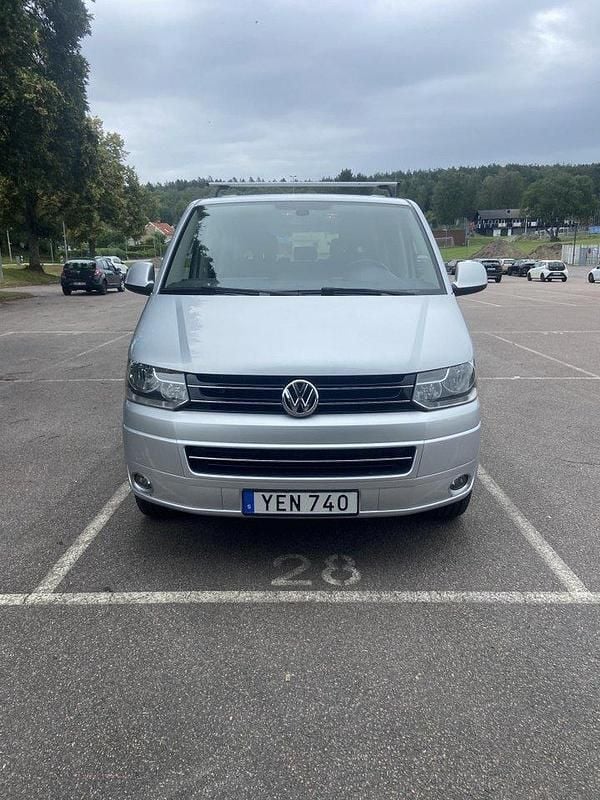 Silver Begagnad 2015 VW Multivan Highline Minibuss | 240 000 kr (Bra pris) - Bild 1/4