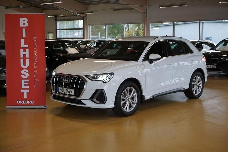 Vit Begagnad 2023 Audi Q3 S-Line SUV | 419 000 kr (Marknadspris) - Bild 1/4