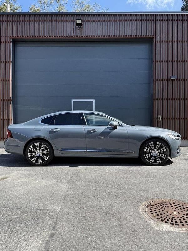 Grå Begagnad 2022 Volvo S90 Inscription Sedan | 407 900 kr (Marknadspris) - Bild 1/4