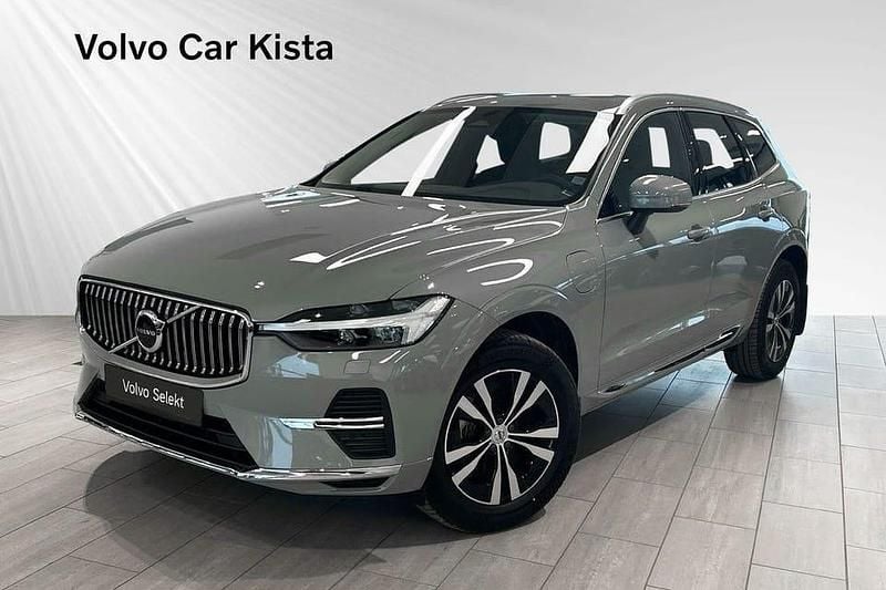 Grå Begagnad 2025 Volvo XC60 Core SUV | 499 900 kr (Bra pris) - Bild 1/3