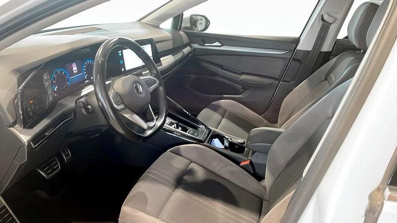 Begagnad VW Golf Alltrack 200 HK (147 kW) 2022 Vit Kombi