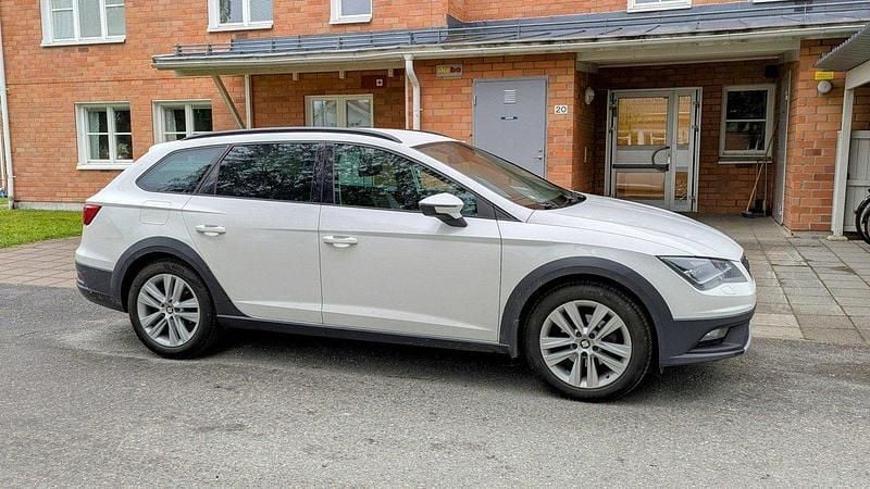 Vit Begagnad 2016 Seat Leon X-Perience 4Drive Kombi | 87 000 kr (Bra pris) - Bild 1/3