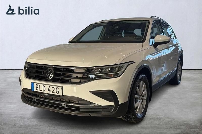 Vit Begagnad 2021 VW Tiguan SUV | 279 000 kr (Marknadspris) - Bild 1/3