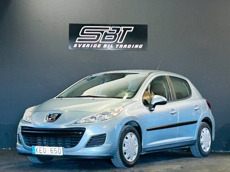 Mörkblå (blå) Begagnad 2009 Peugeot 207 Halvkombi | 34 900 kr (Lite dyr) - Bild 1/4
