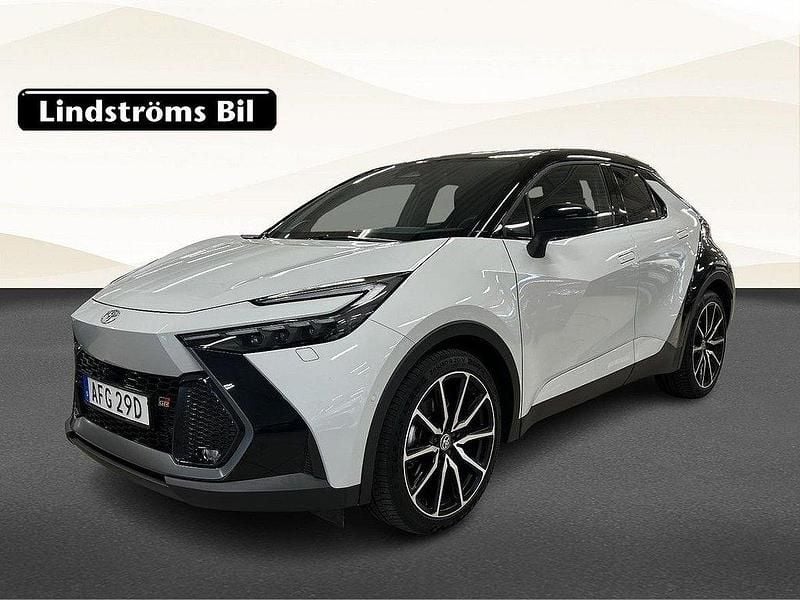 Grå Begagnad 2024 Toyota C-HR Sport SUV | 465 000 kr (Marknadspris) - Bild 1/3