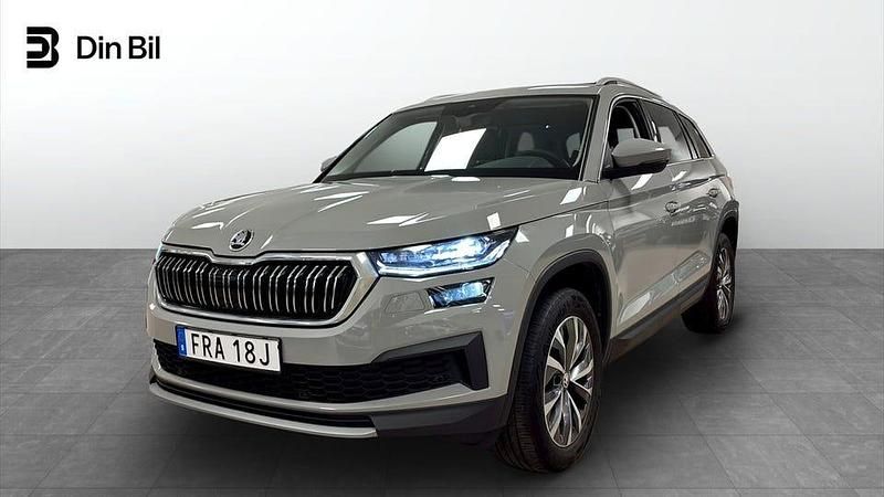 Grå Begagnad 2023 Skoda Kodiaq Style SUV | 379 900 kr (Marknadspris) - Bild 1/4