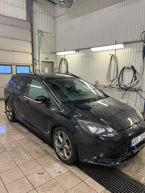 Begagnad Ford Focus ST 250 HK (183 kW) 2013 Kombi