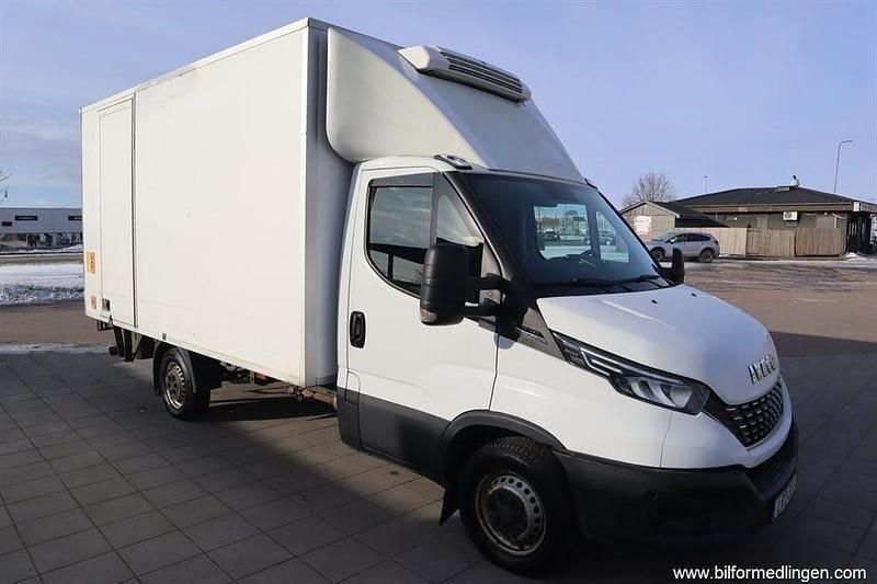 Begagnad Iveco Daily 156 HK (114 kW) 2021 Vit svart