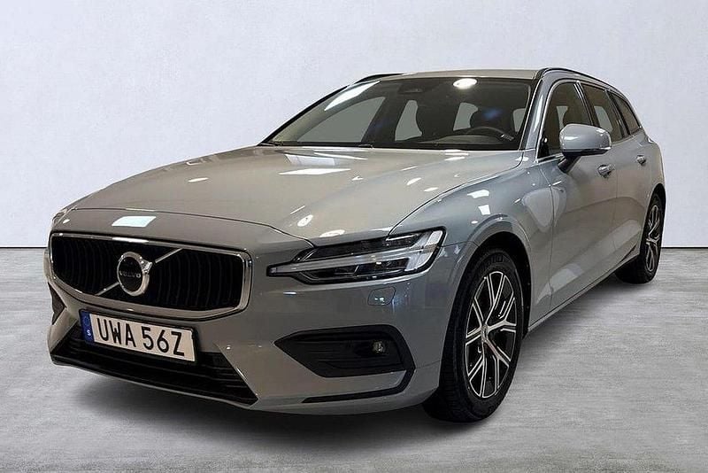 Grå Begagnad 2023 Volvo V60 Core Kombi | 349 900 kr (Marknadspris) - Bild 1/4