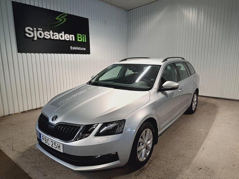 Silver Begagnad 2020 Skoda Octavia Ambition Kombi | 159 900 kr (Marknadspris) - Bild 1/4