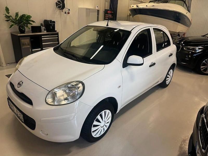 Vit Begagnad 2013 Nissan Micra Halvkombi | 39 900 kr (Bra pris) - Bild 1/4