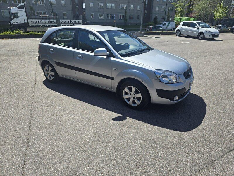 Silver Begagnad 2008 Kia Rio 4 Halvkombi | 32 500 kr (Marknadspris) - Bild 1/4