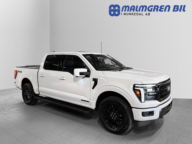 Svart (agate black metallic) Ny 2025 Ford F-150 Lariat Pickup | 1 098 750 kr (Marknadspris) - Bild 1/4