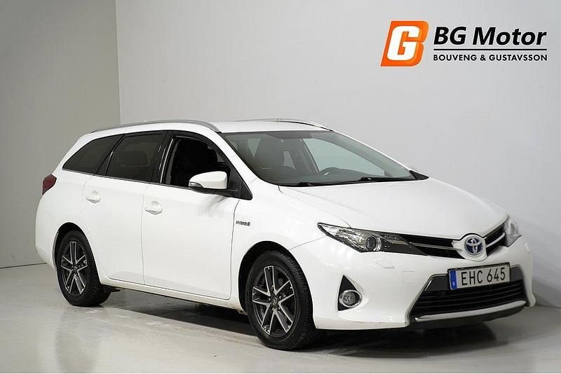 Vit Begagnad 2015 Toyota Auris Touring Sports Kombi | 119 700 kr (Marknadspris) - Bild 1/4