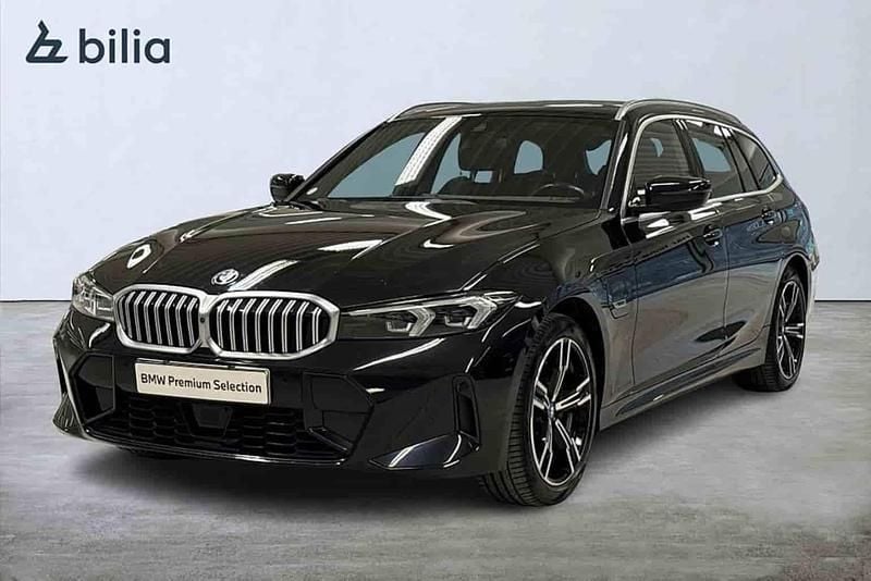 Svart Begagnad 2023 BMW 330e Kombi | 389 900 kr (Marknadspris) - Bild 1/1