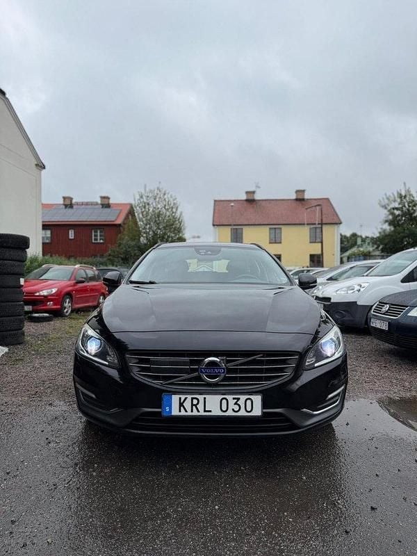 Svart Begagnad 2014 Volvo V60 Momentum Kombi | 99 500 kr (Bra pris) - Bild 1/4
