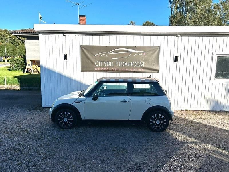 Vit Begagnad 2006 Mini ONE Halvkombi | 29 900 kr (Marknadspris) - Bild 1/4