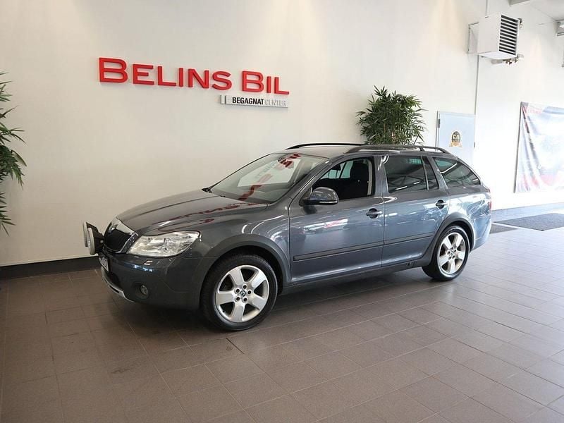 Mörkgrå Begagnad 2011 Skoda Octavia Scout Kombi | 59 500 kr (Marknadspris) - Bild 1/4