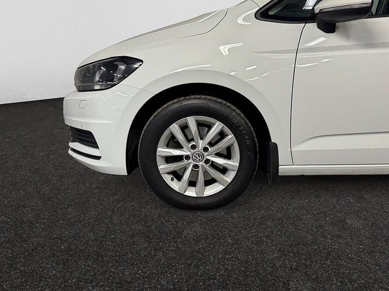 Begagnad VW Touran 150 HK (110 kW) 2016 Vit Minibuss