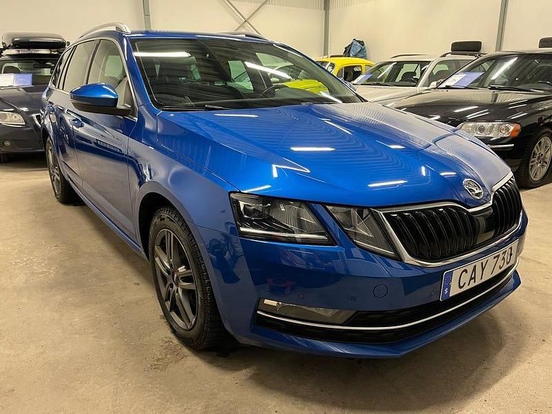 Begagnad Skoda Octavia Style 150 HK (110 kW) 2019 Blå metallic Kombi