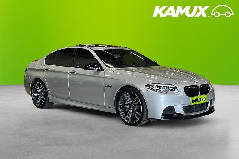 Silver/grå Begagnad 2016 BMW 530 M Sport Sedan | 294 700 kr (Lite dyr) - Bild 1/4