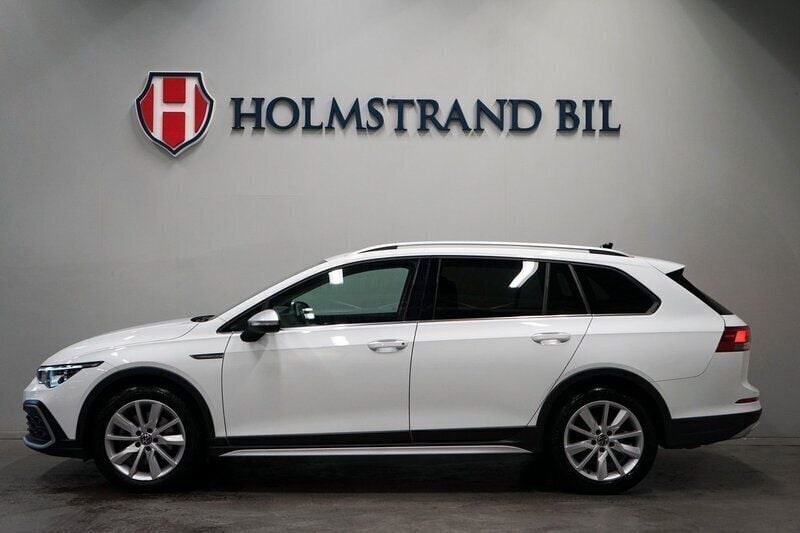 Vit Begagnad 2021 VW Golf Alltrack Kombi | 309 900 kr (Marknadspris) - Bild 1/4