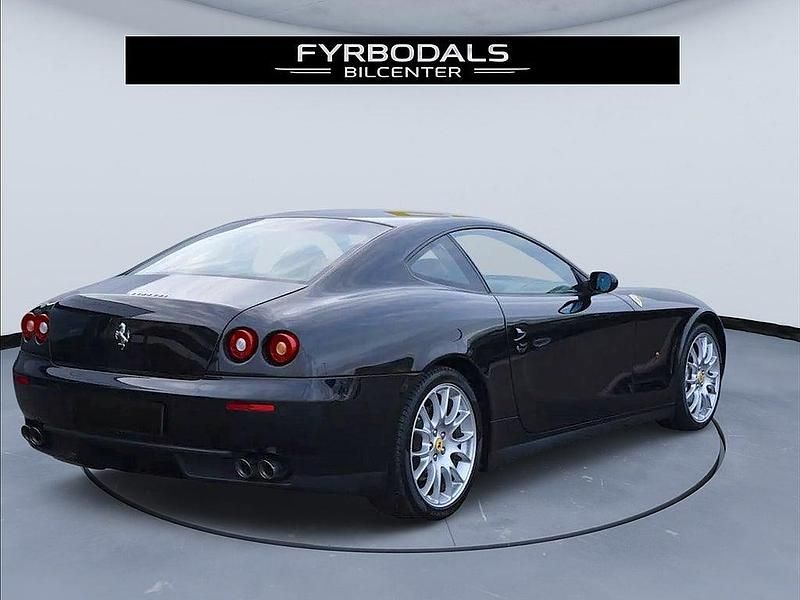 Begagnad Ferrari 612 540 HK (397 kW) 2005 Svart Sportkupé