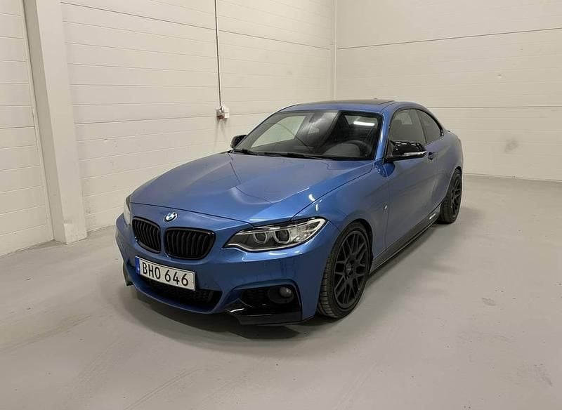 Blå Begagnad 2014 BMW 220 M Sport Sportkupé | 228 500 kr - Bild 1/4