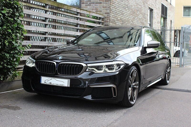 Begagnad 2018 BMW M550 Comfort Edition Sedan | 499 900 kr (Marknadspris) - Bild 1/4