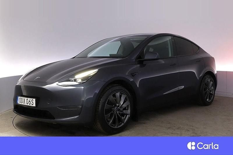 Grå Begagnad 2023 Tesla Model Y Long Range AWD SUV | 457 900 kr (Marknadspris) - Bild 1/4