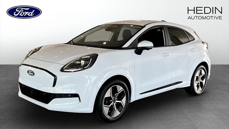 Vit (white) Ny 2025 Ford Puma Gen-E SUV | 395 000 kr - Bild 1/4