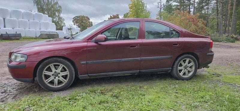 Röd Begagnad 2003 Volvo S60 Business Edition Sedan | 16 000 kr (Marknadspris) - Bild 1/4