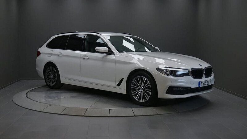Vit Begagnad 2018 BMW 530 Sport Line Kombi | 339 000 kr (Bra pris) - Bild 1/4