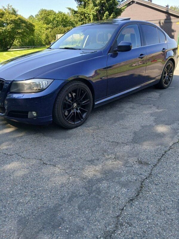 Blå Begagnad 2011 BMW 325 M Sport Sedan | 83 000 kr (Superpris) - Bild 1/4