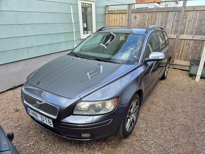 Grå Begagnad 2007 Volvo V50 Kombi | 21 000 kr (Superpris) - Bild 1/2
