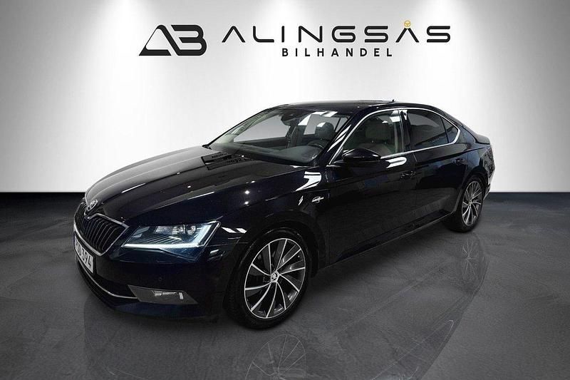 Svart Begagnad 2016 Skoda Superb LAURIN & KLEMENT Halvkombi | 134 900 kr (Marknadspris) - Bild 1/4
