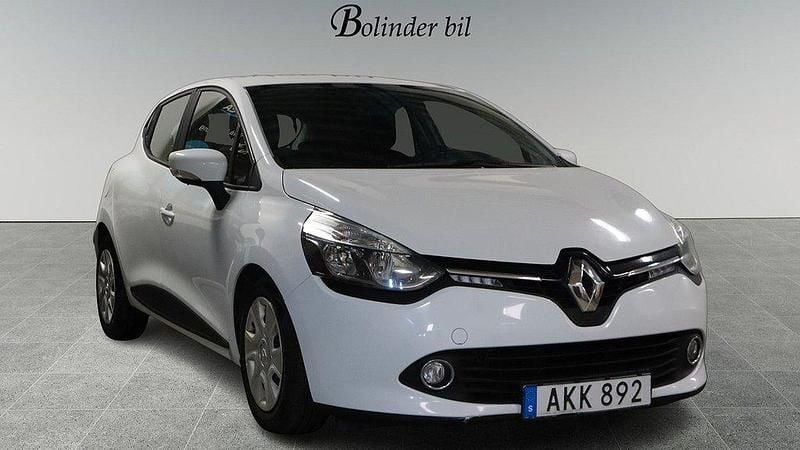 Vit Begagnad 2015 Renault Clio IV Halvkombi | 69 800 kr (Marknadspris) - Bild 1/4