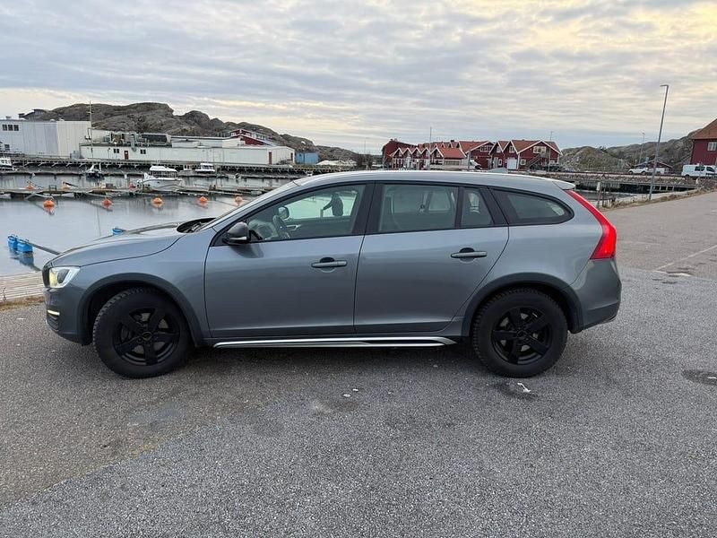 Begagnad Volvo V60 CC 150 HK (110 kW) 2016 Kombi