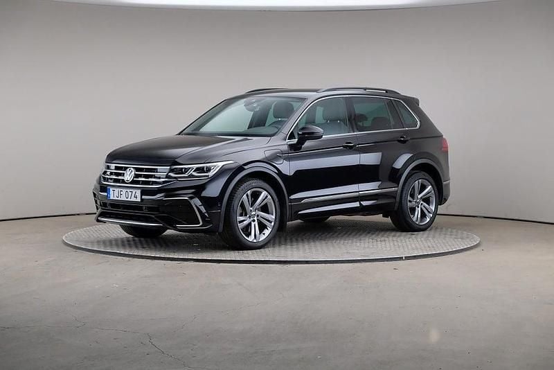 Svart Begagnad 2021 VW Tiguan R-line SUV | 329 000 kr (Marknadspris) - Bild 1/4