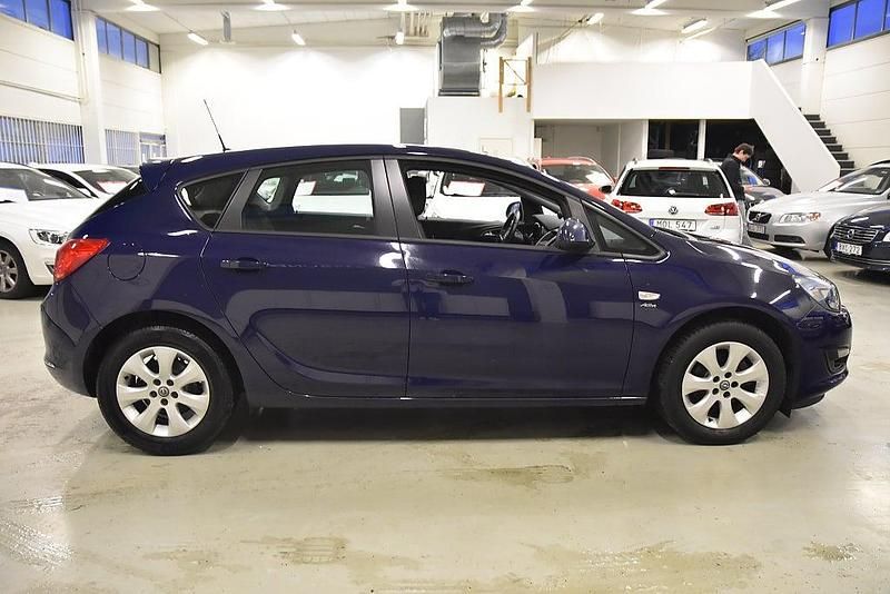 Begagnad Opel Astra Active 116 HK (85 kW) 2013 Blå Halvkombi