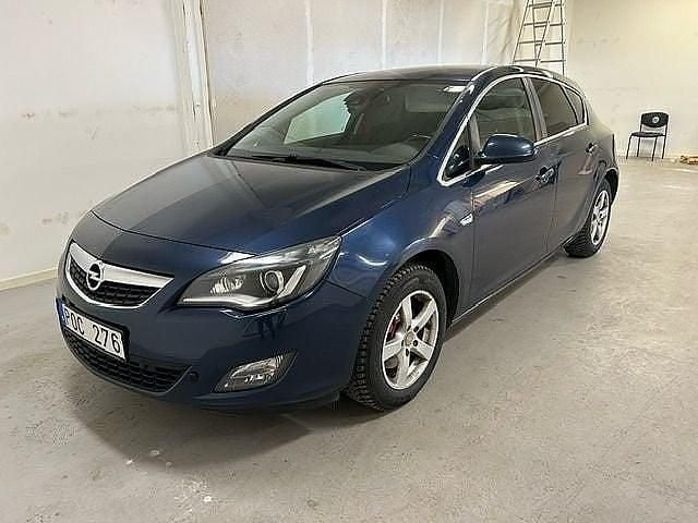 Begagnad Opel Astra Enjoy 111 HK (81 kW) 2010 Blå Halvkombi