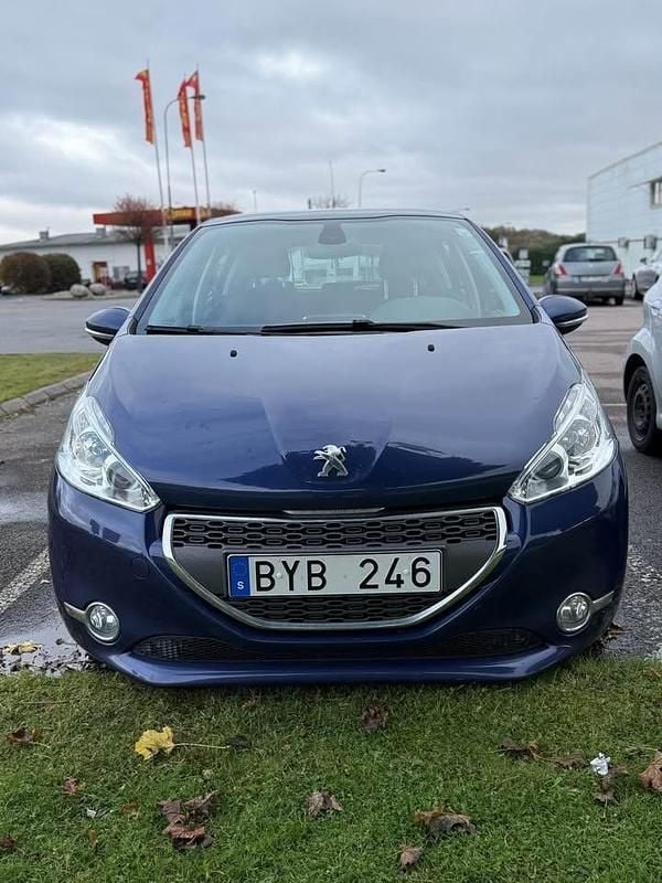 Blå Begagnad 2013 Peugeot 208 Halvkombi | 52 000 kr (Bra pris) - Bild 1/4