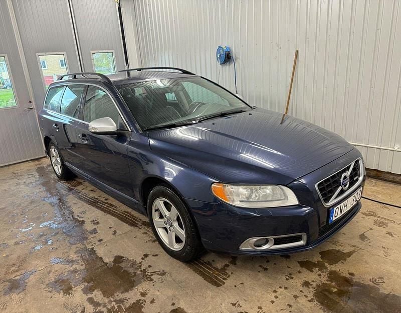 Blå Begagnad 2009 Volvo V70 Momentum Kombi | 58 999 kr (Marknadspris) - Bild 1/4