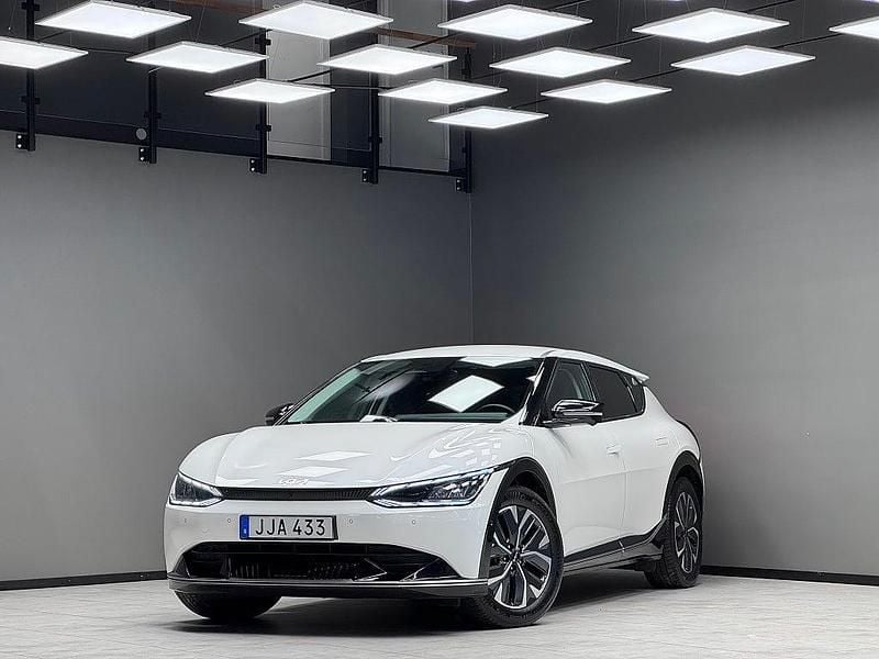 Vit Begagnad 2023 Kia EV6 Plus SUV | 359 900 kr (Superpris) - Bild 1/3