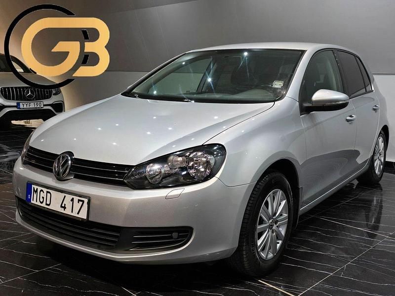 Silver Begagnad 2012 VW Golf VII Halvkombi | 64 900 kr (Marknadspris) - Bild 1/4