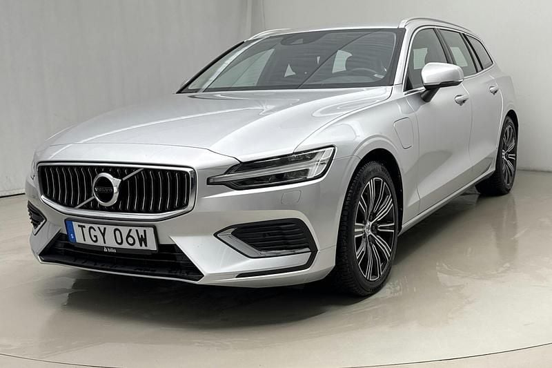 Silver Begagnad 2022 Volvo V60 Inscription Kombi | 320 000 kr (Superpris) - Bild 1/4