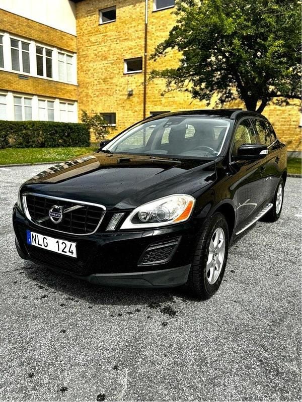 Svart Begagnad 2011 Volvo XC60 SUV | 119 000 kr (Marknadspris) - Bild 1/4