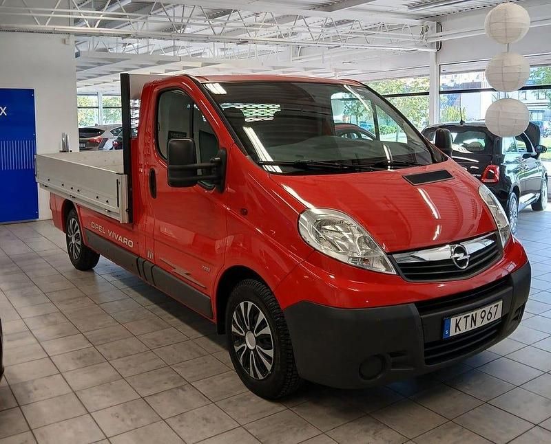 Begagnad Opel Vivaro 114 HK (83 kW) 2010 Röd Minibuss