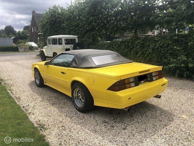 Begagnad Chevrolet Camaro 175 HK (128 kW) 1988 Gul Cab